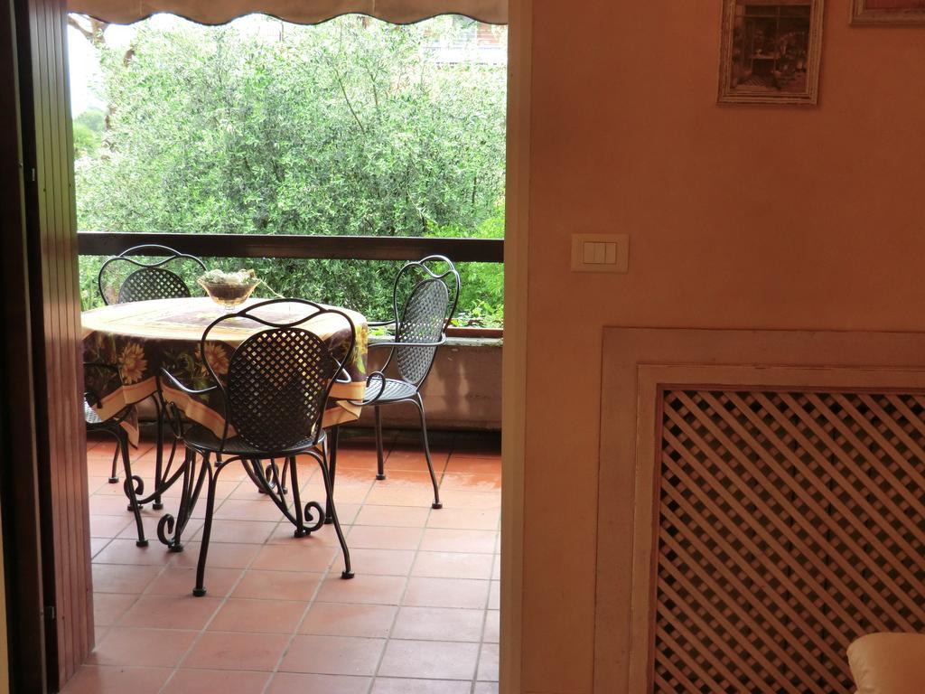 Doctor House Desenzano Apartamento Desenzano del Garda Exterior foto