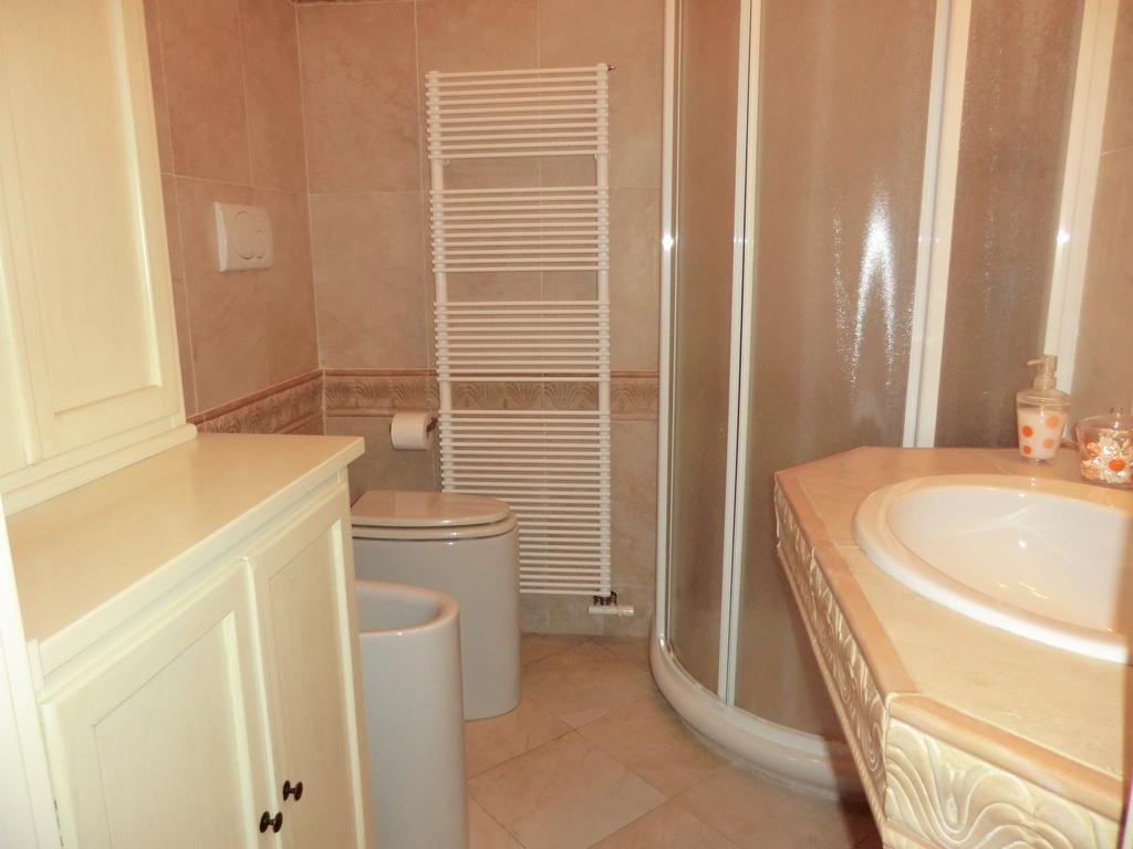 Doctor House Desenzano Apartamento Desenzano del Garda Exterior foto