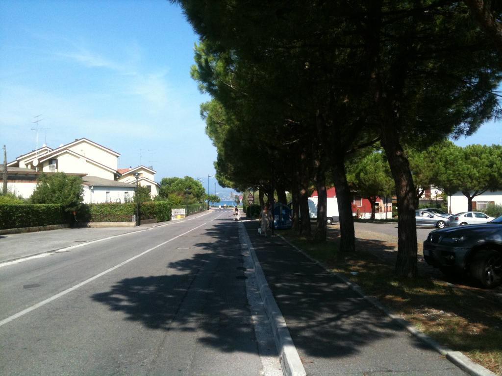 Doctor House Desenzano Apartamento Desenzano del Garda Exterior foto